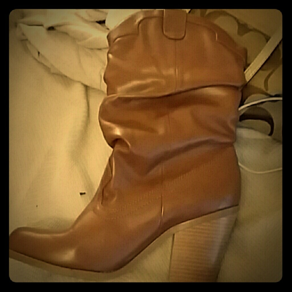 Woman's zip up heeled boots